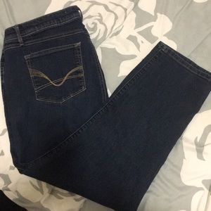 Dress barn Women’s signature fit- relaxed crop